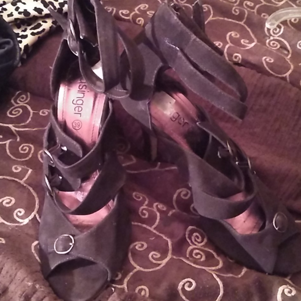 39 Bassinger 4" strappy heels